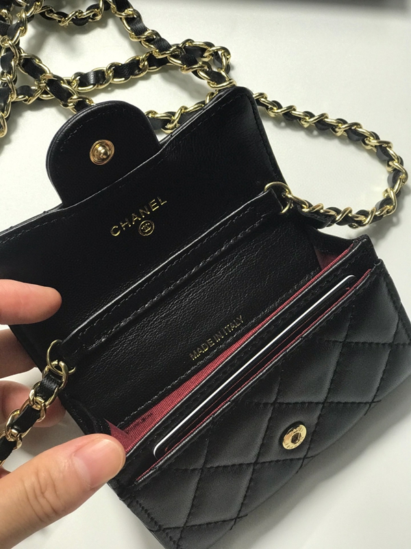 コピーシャネル激安財布着用イメージ